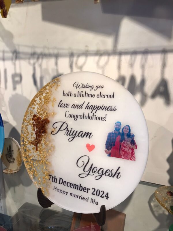Resin Personalised Couple Photo Frame | Resin plate with a tiny floral - Image 2